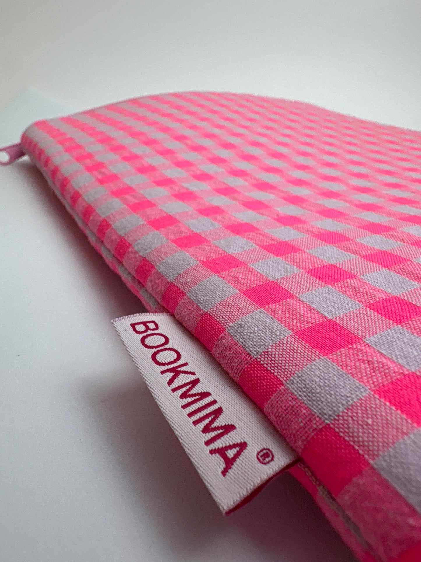 Couverture de livre rose fluo Vicky