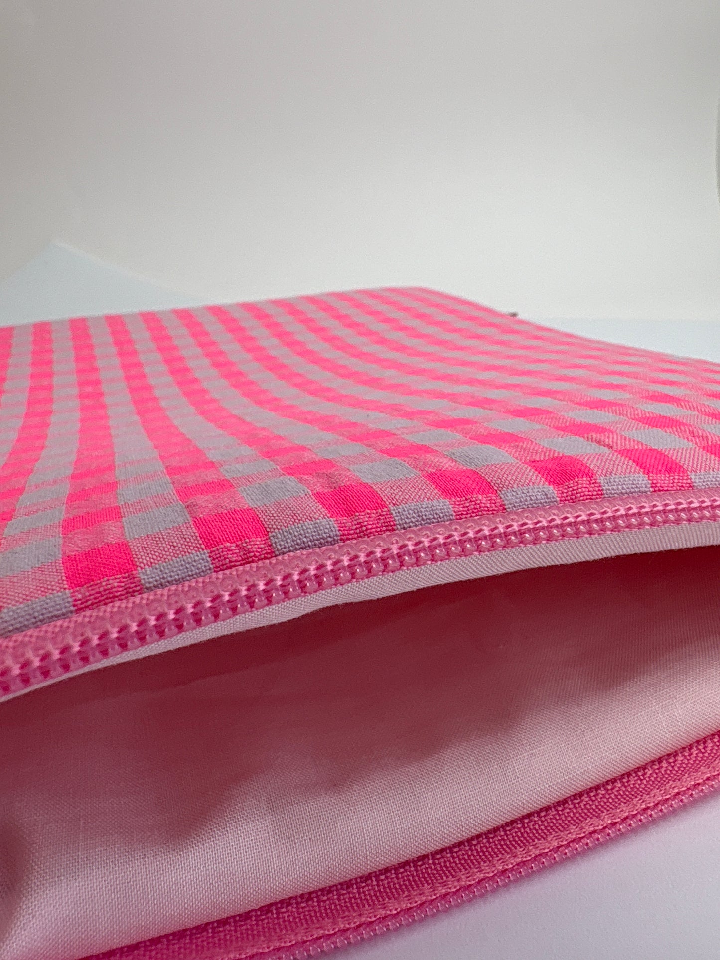 Couverture de livre rose fluo Vicky