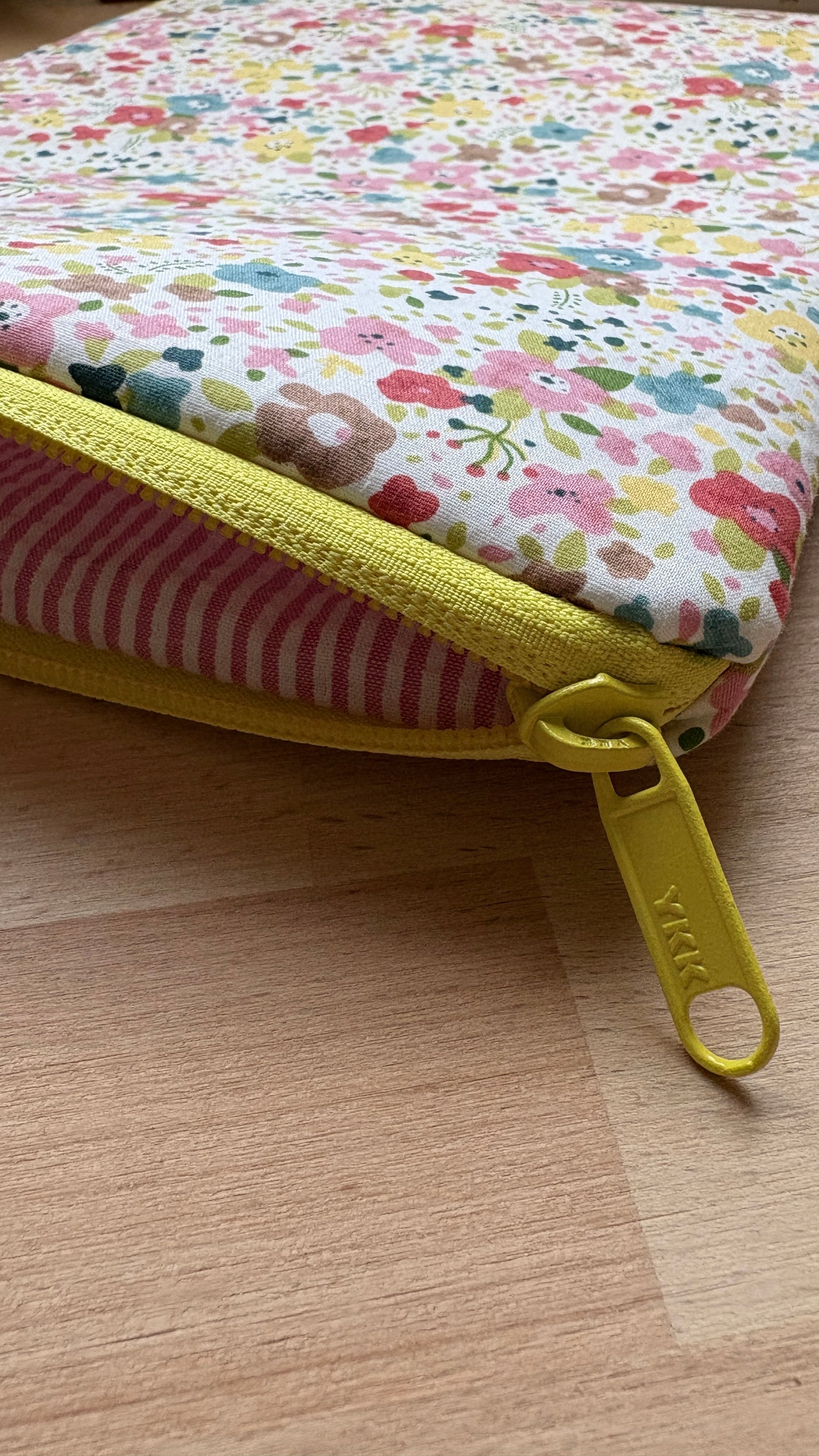 Funda para libro, Kindle e iPad Flor lineal – Bookmima