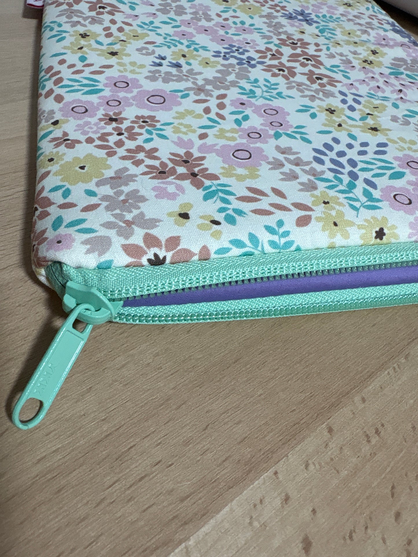 Funda para libro Claudia - Acolchada, interior lila