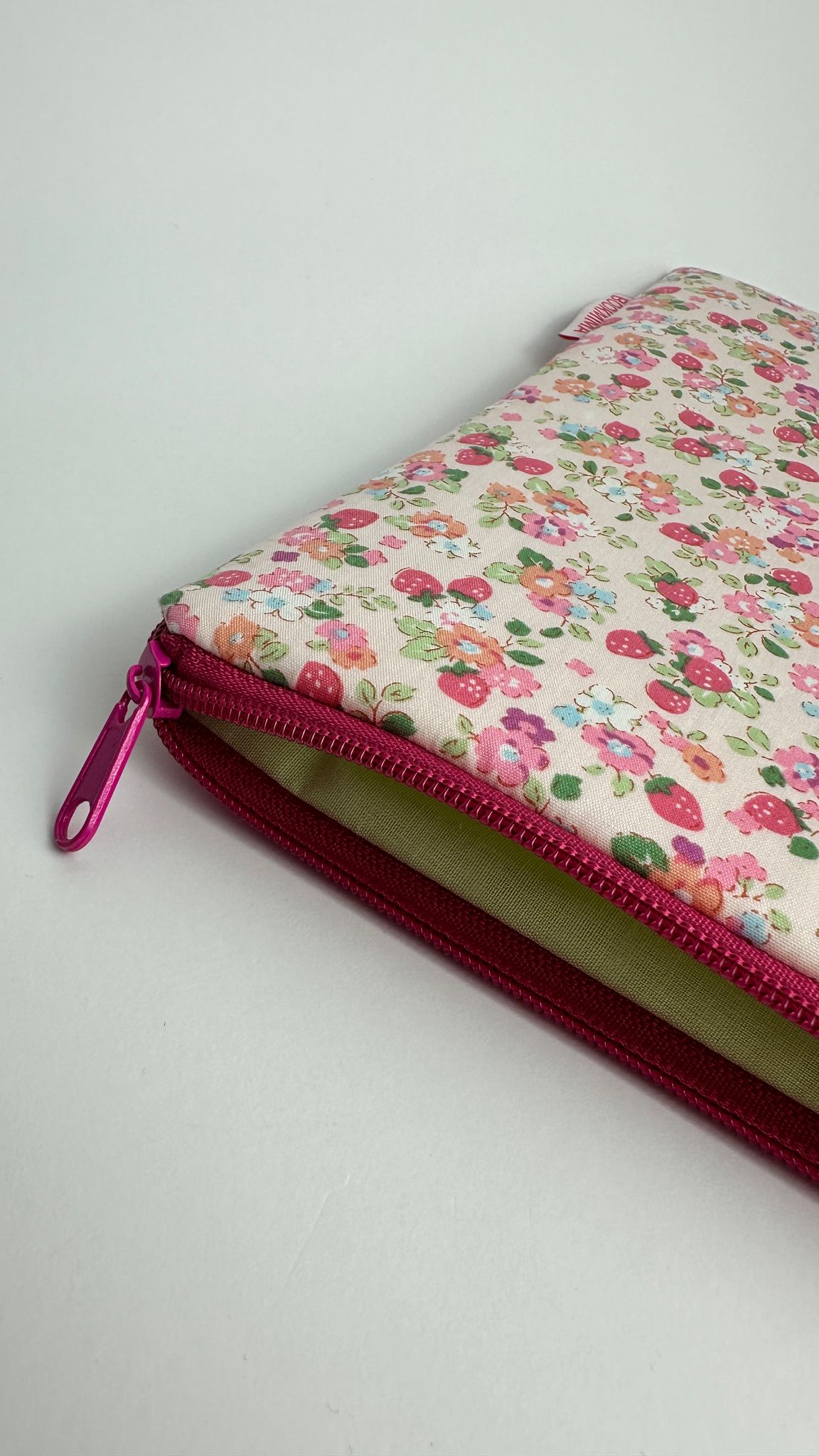 Funda para libros tutifruti rosa