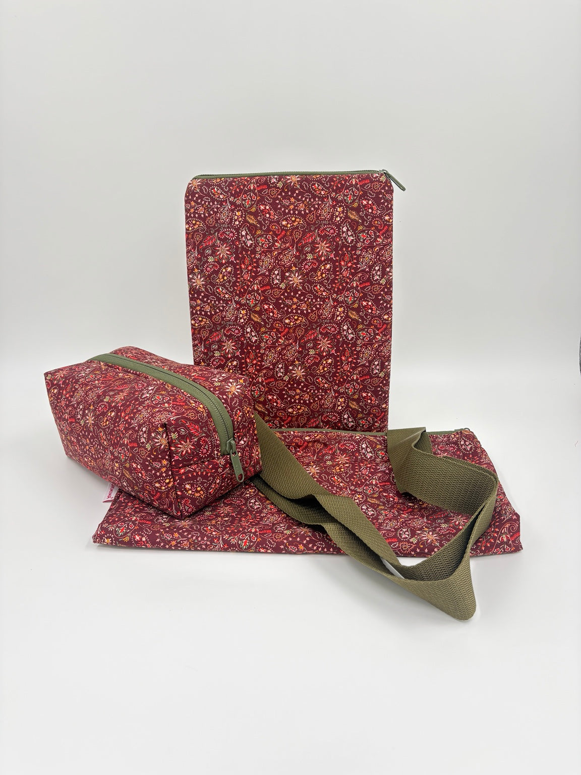 Conjunto Rubí: funda acolchada, neceser de viaje tipo BOX y tote bag con cremallera