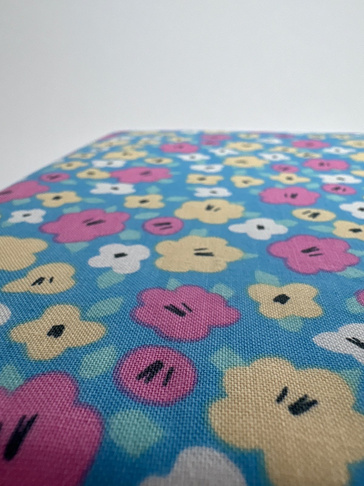 Funda para libro Flor Mix, acolchada con cremallera Bolsillo - Bookmima