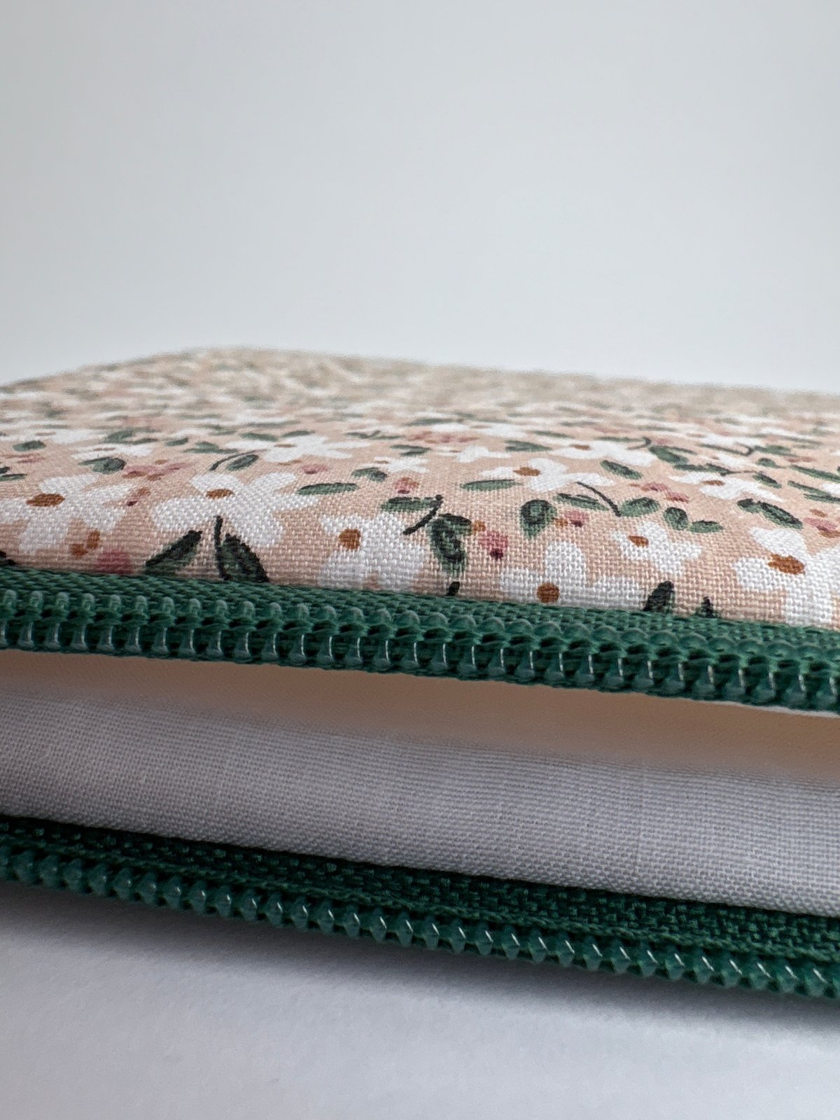 Funda para libros lluvia de flores Bolsillo - Bookmima